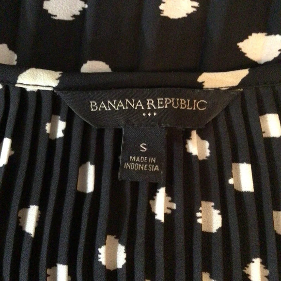 Banana Republic Black and White Pleated Flowy Sleeveless Top - Size Small - Picture 5 of 6